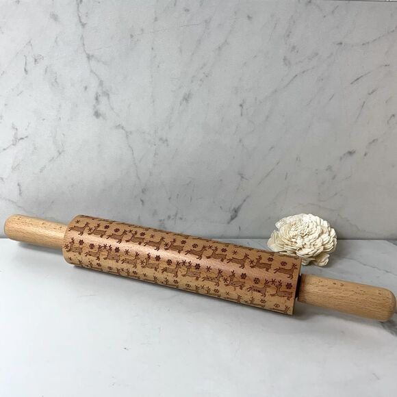 Wooden rolling pin with reindeer and snowflakes - Picture 1 of 2